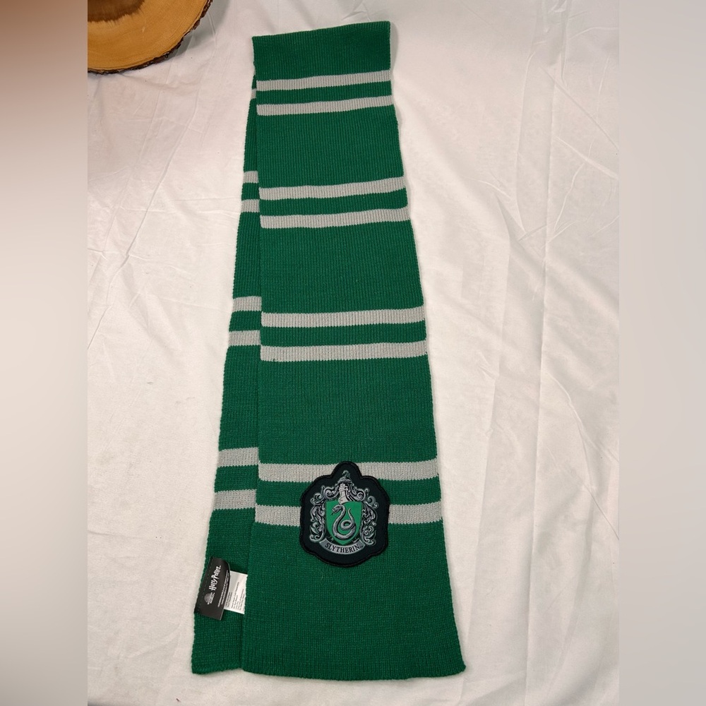 Harryβ Potter Slytherin House green and silver with crest 100% acrylic scarf